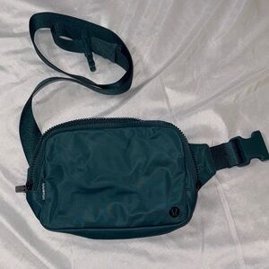 Lululemon belt bag 2L